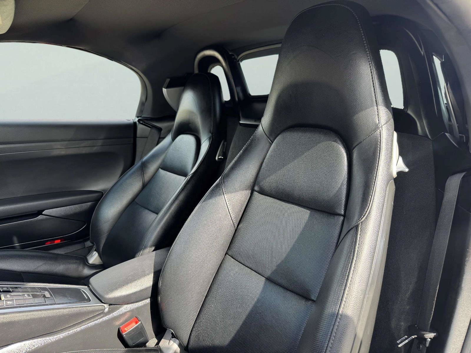 Used 2018 Porsche 718 Boxster RWD image 21