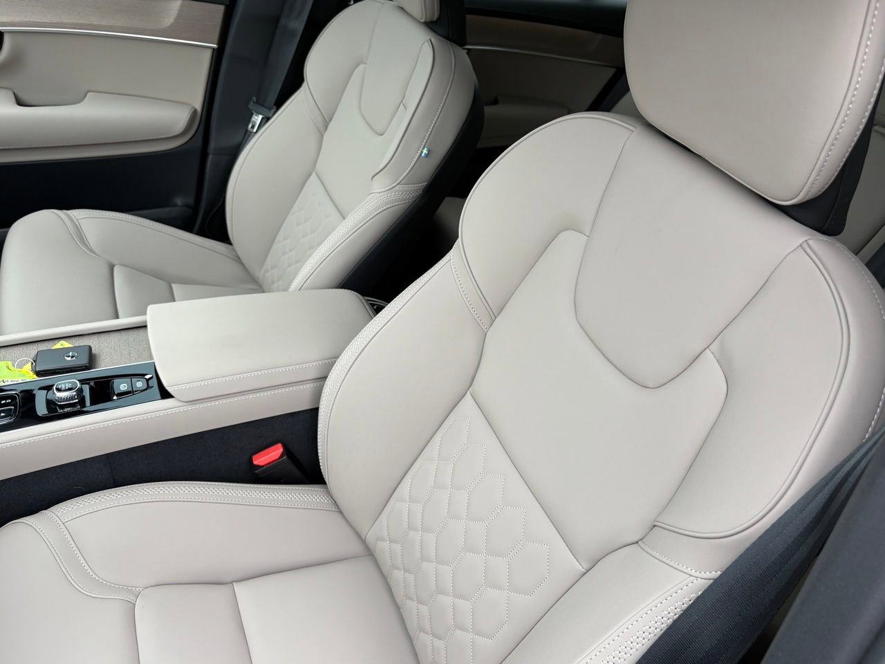 New 2026 Volvo XC90 B6 Core w/ Protection Package Premier image 20