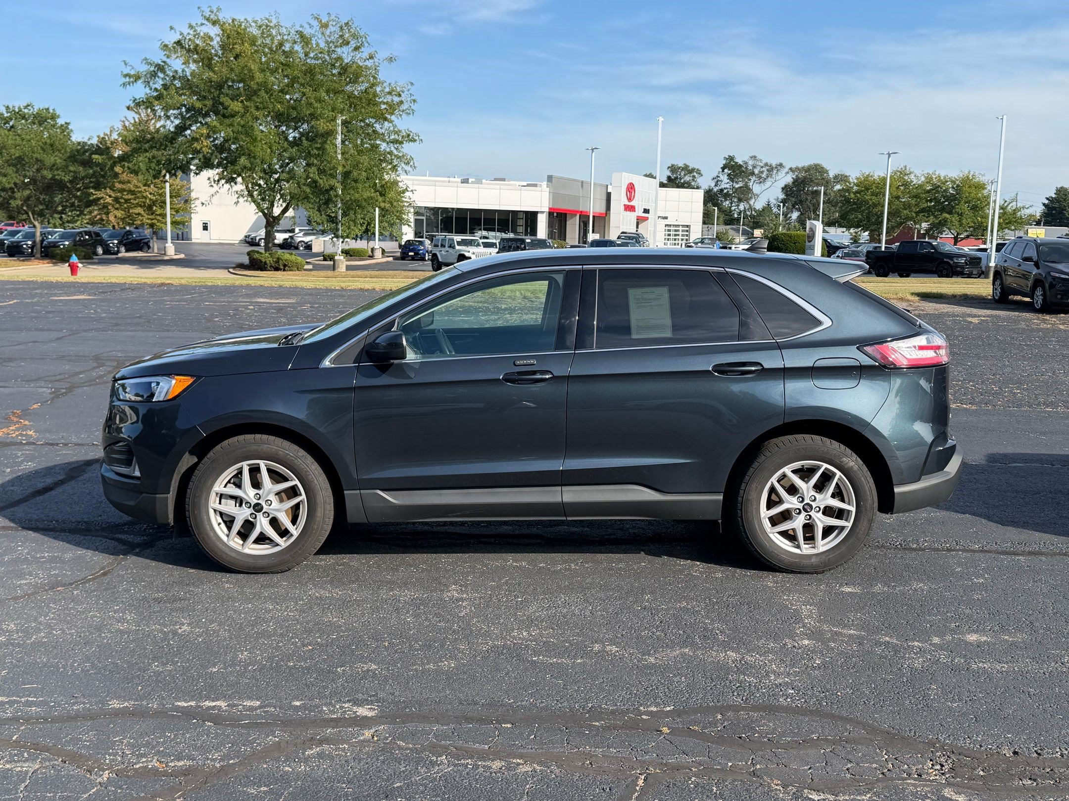 Used 2024 Ford Edge SEL w/ Convenience Package AWD/4WD image 2
