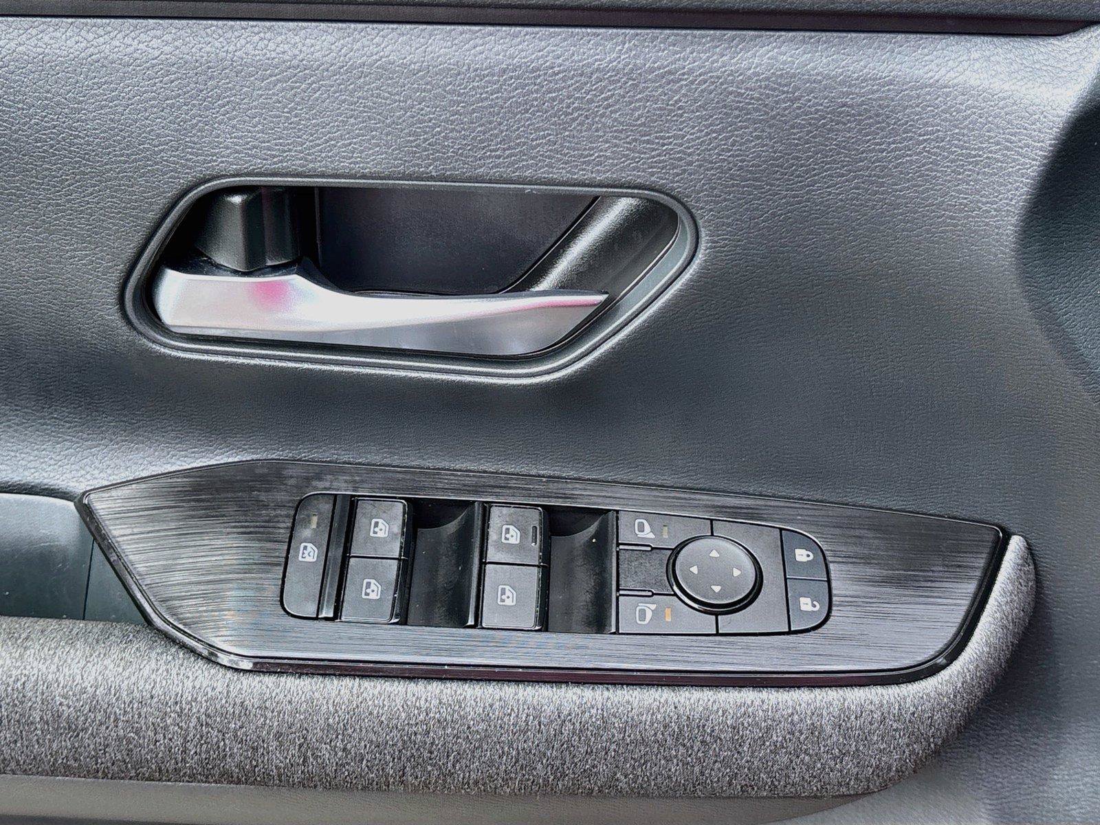 Used 2025 Nissan Kicks SV FWD image 17