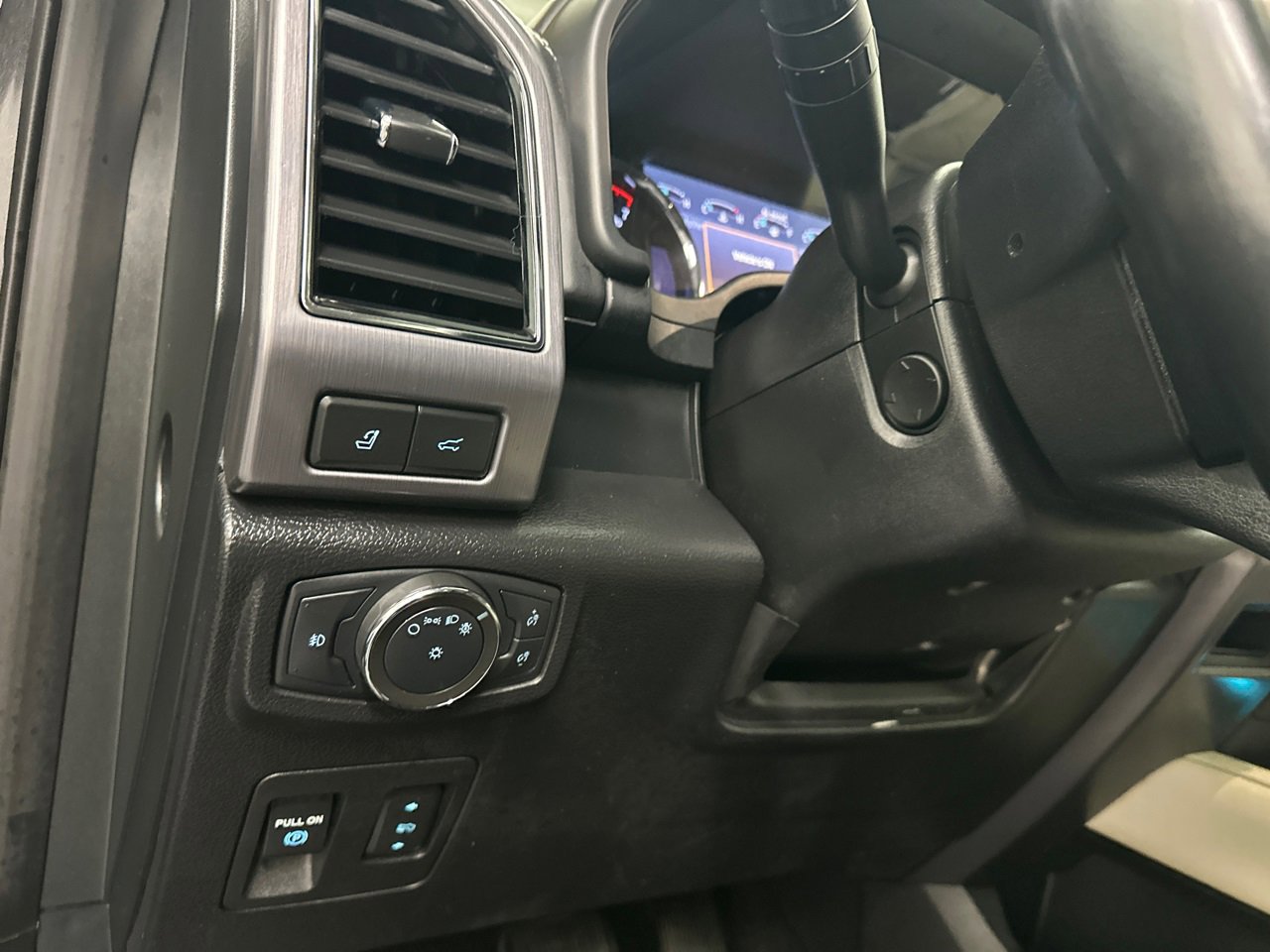 Used 2020 Ford Expedition Platinum image 40