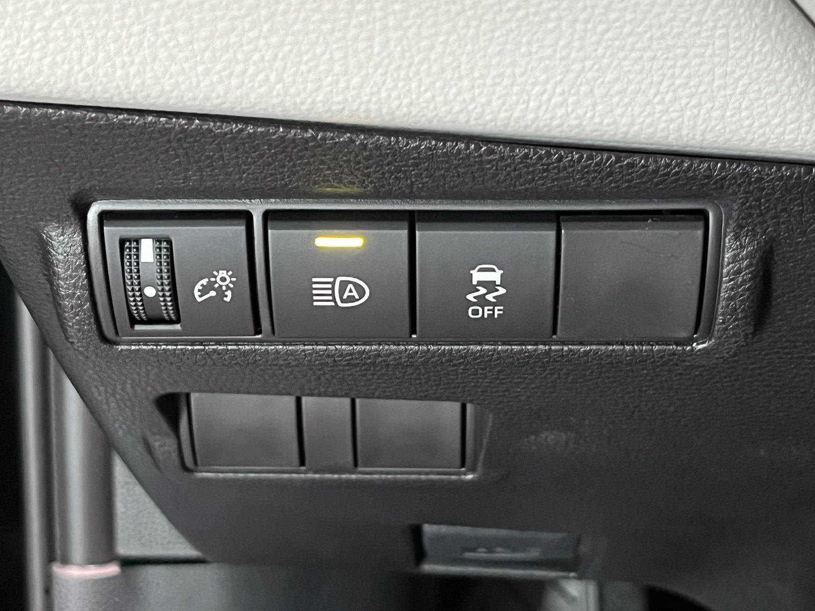 New 2026 Toyota Corolla Cross LE AWD/4WD image 32
