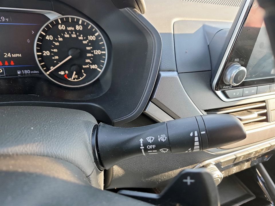 Used 2023 Nissan Altima 2.5 SR image 17