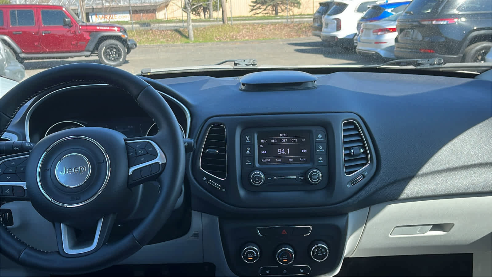 Used 2017 Jeep Compass Latitude w/ Cold Weather Group image 27