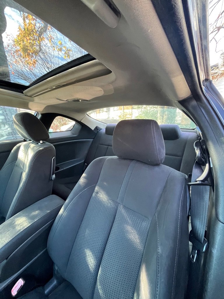 Used 2010 Nissan Altima 3.5 SR w/ Premium Pkg image 3