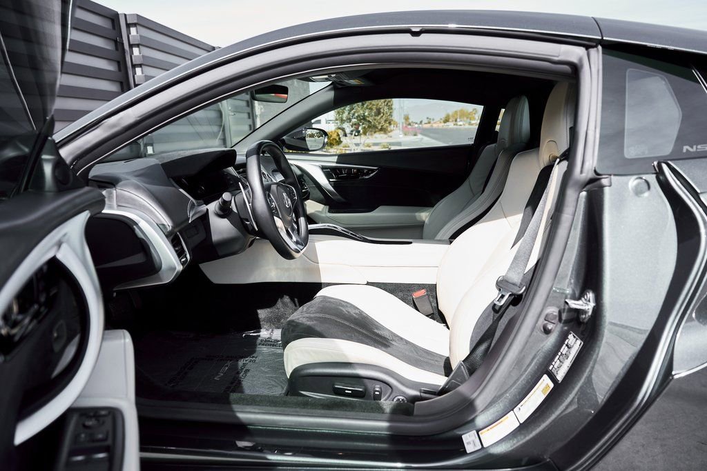 Used 2017 Acura NSX image 33