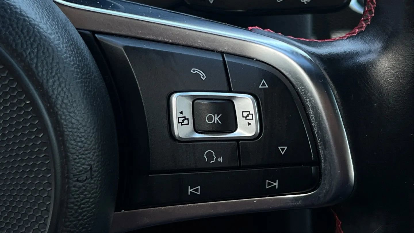 Used 2017 Volkswagen GTI SE FWD image 30