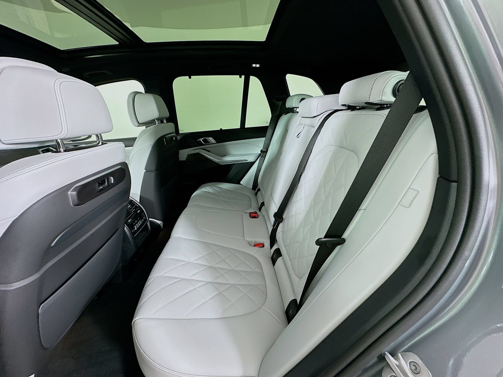 New 2026 BMW X5 xDrive50e w/ Executive Package AWD/4WD image 37