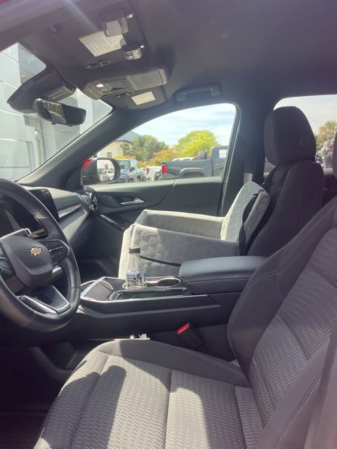 Used 2025 Chevrolet Equinox LT w/ Safety and Technology Package image 8