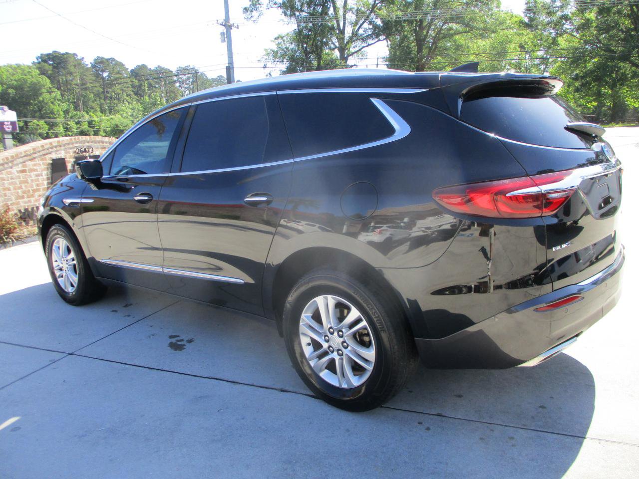 Used 2018 Buick Enclave Essence FWD image 11