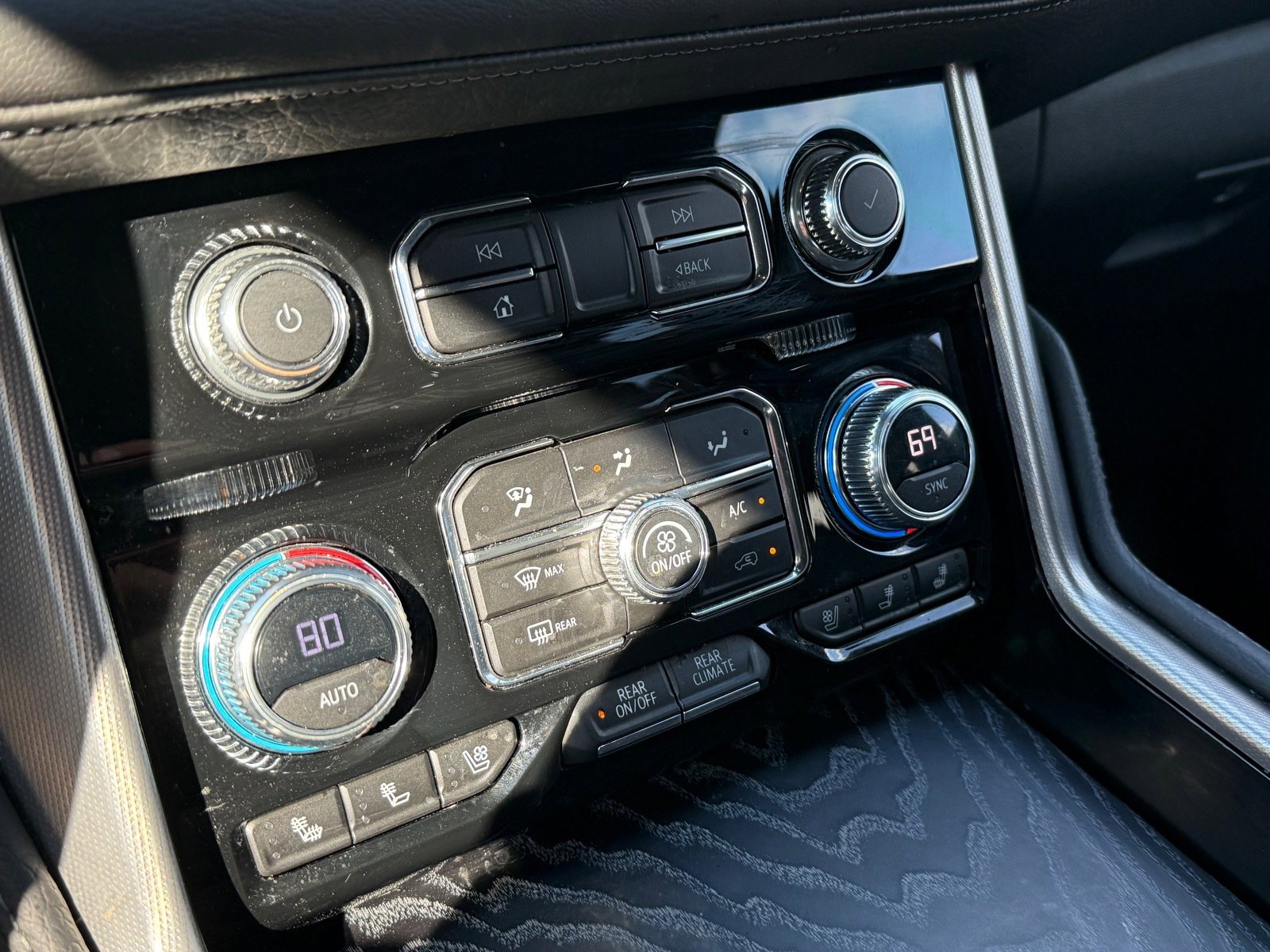 Used 2023 GMC Yukon Denali image 23