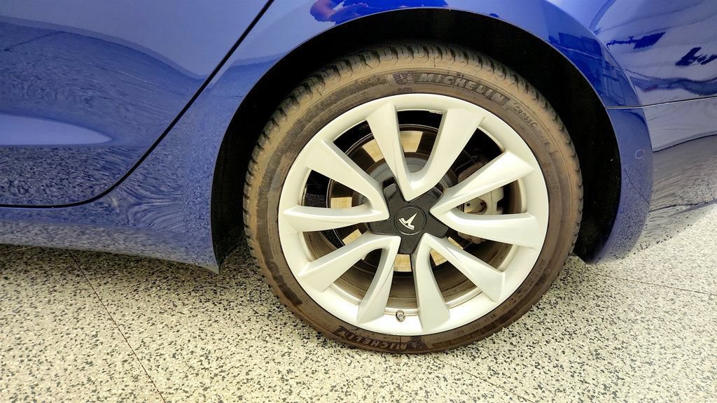Used 2018 Tesla Model 3 Long Range RWD image 9