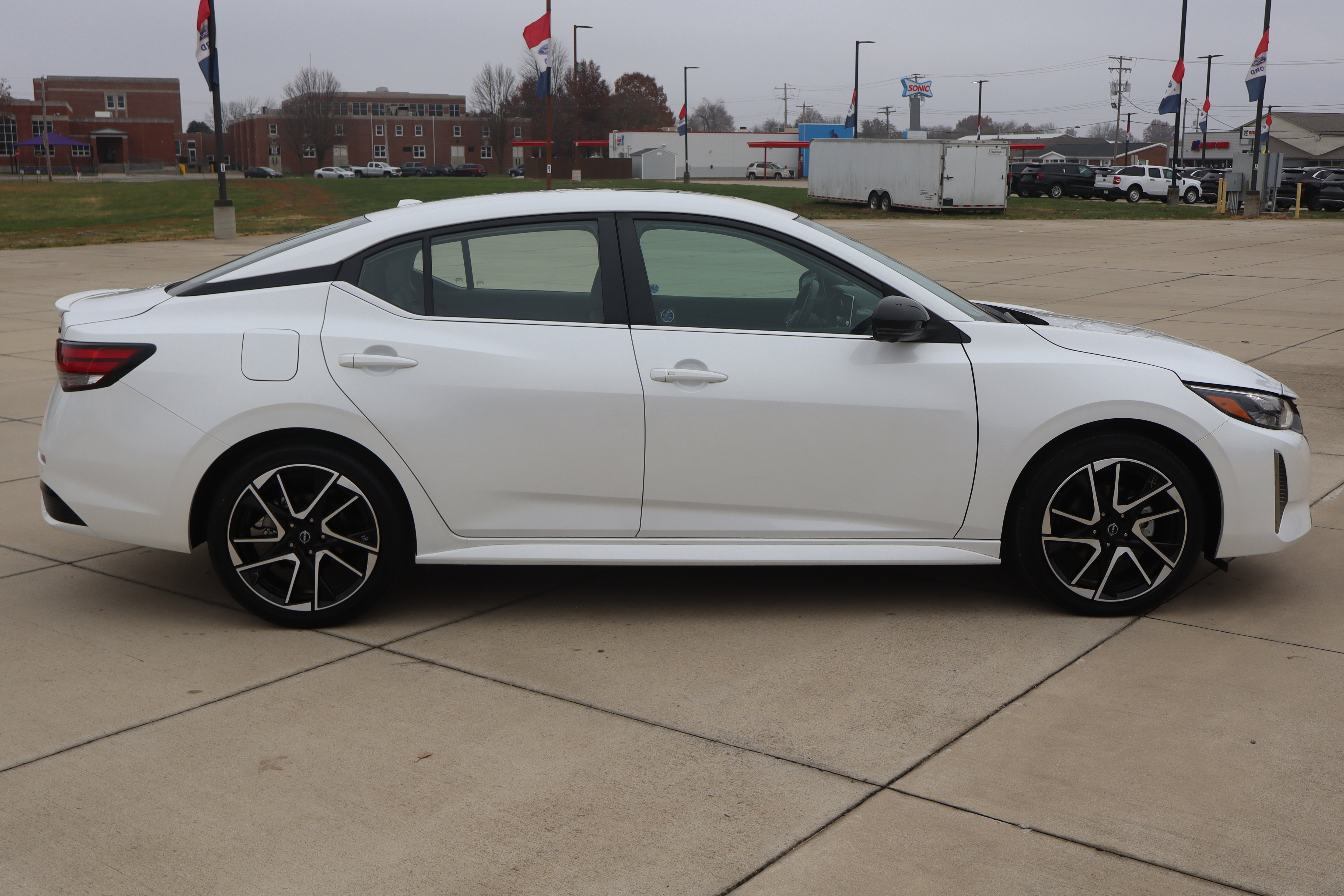 Used 2024 Nissan Sentra SR w/ SR Premium Package image 4