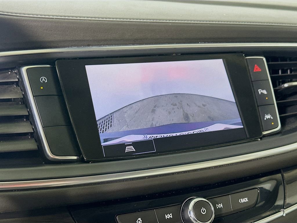 Used 2023 Buick Enclave Essence image 10