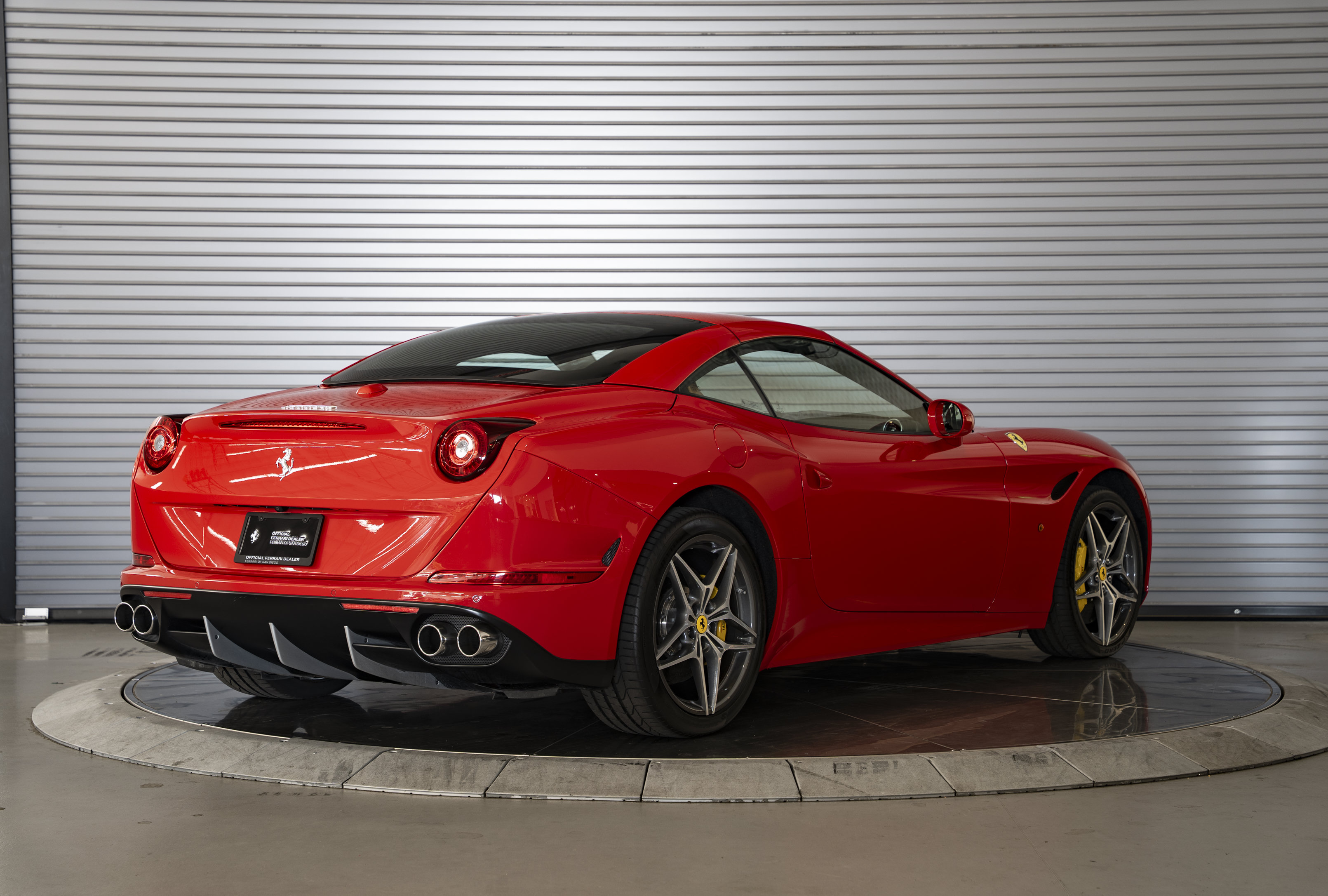Used 2016 Ferrari California T RWD image 12