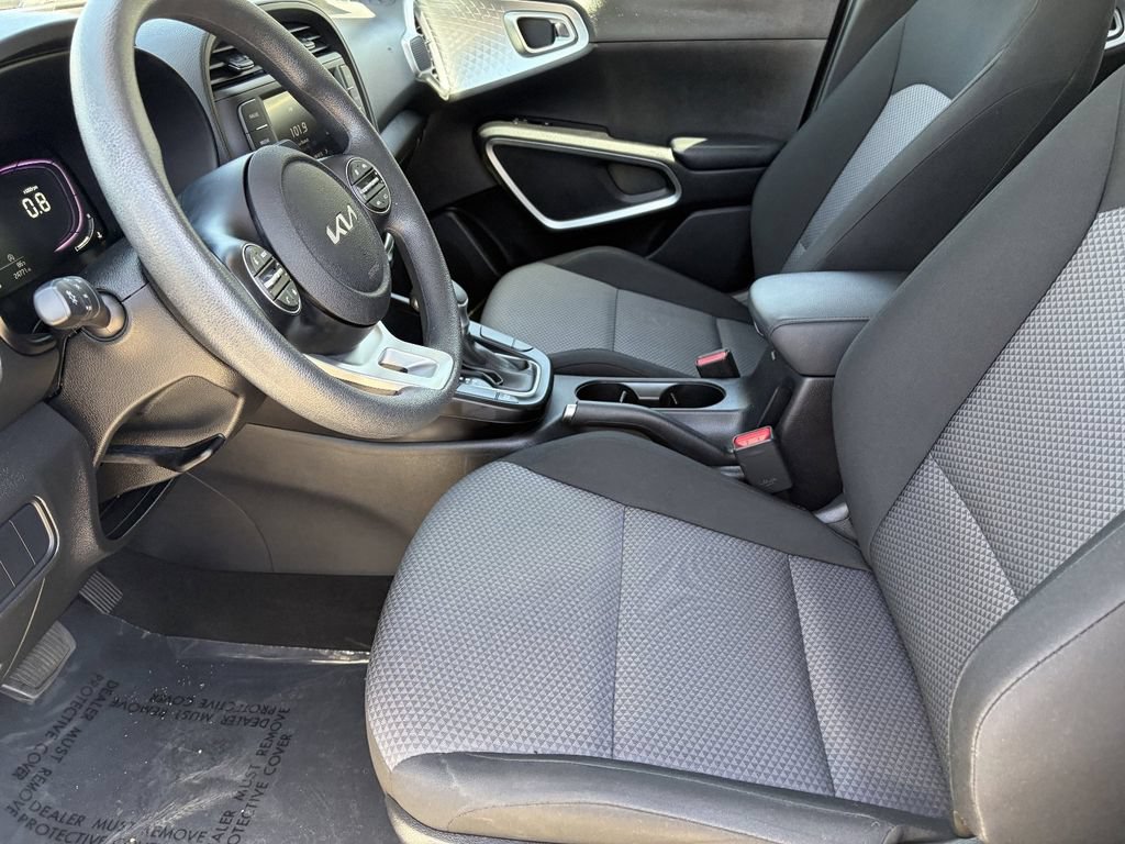 Used 2025 Kia Soul LX FWD image 25