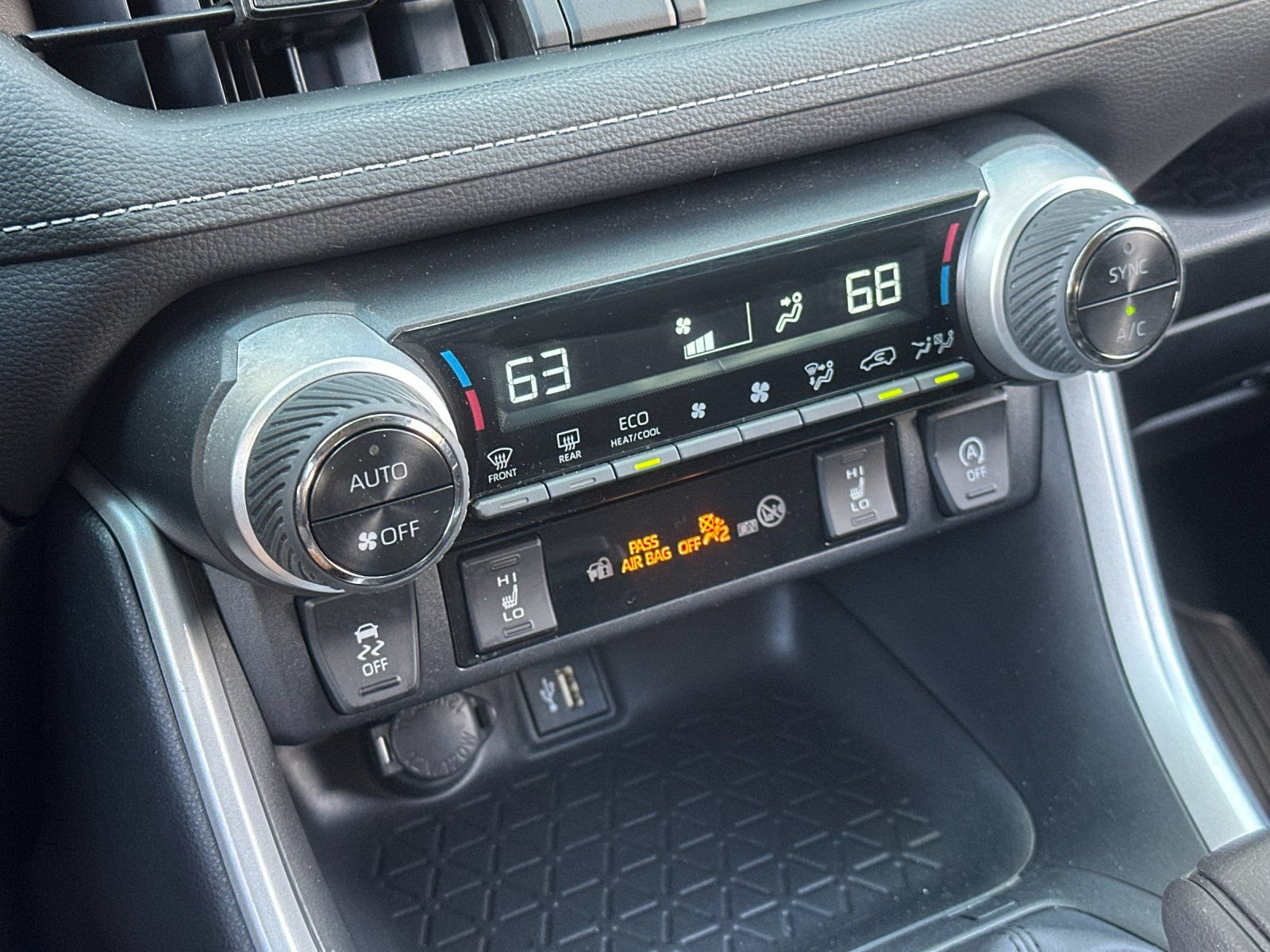 Used 2023 Toyota RAV4 XLE w/ XLE Grade Weather Package AWD/4WD image 20