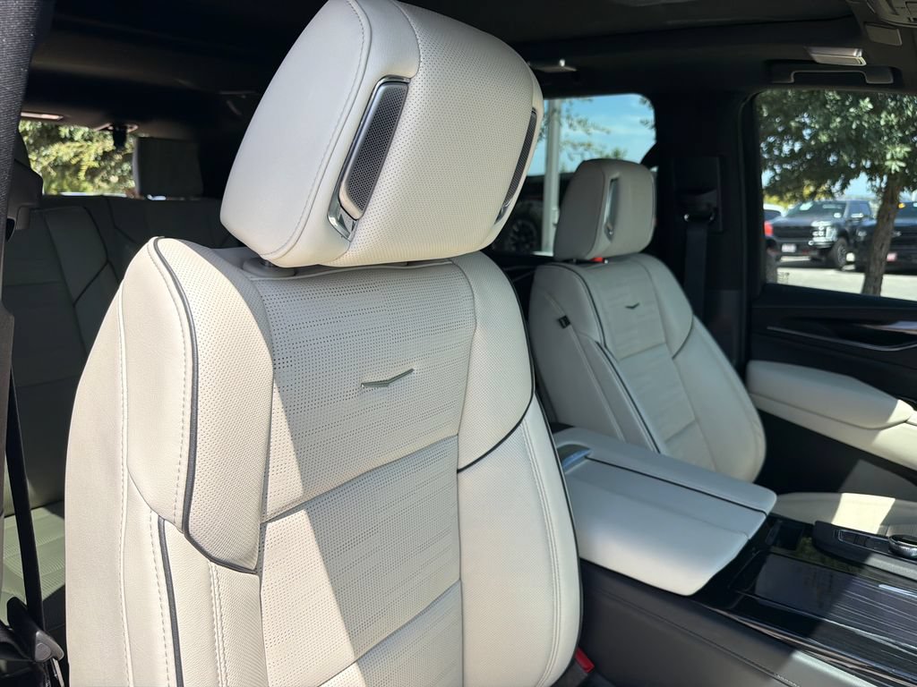 Used 2023 Cadillac Escalade Sport w/ LPO, ONYX Package AWD/4WD image 42