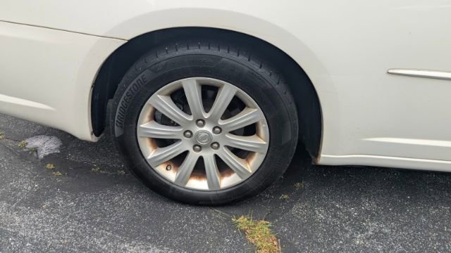 Used 2010 Chrysler Sebring Touring FWD image 12