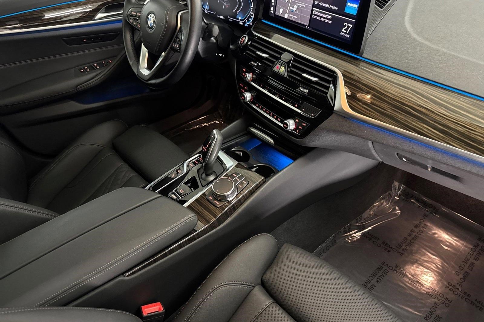 Used 2023 BMW 530e w/ Convenience Package image 32