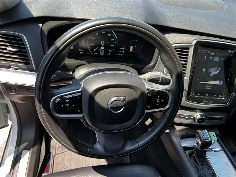 Used 2018 Volvo XC90 T5 Momentum w/ Convenience Package AWD/4WD image 36