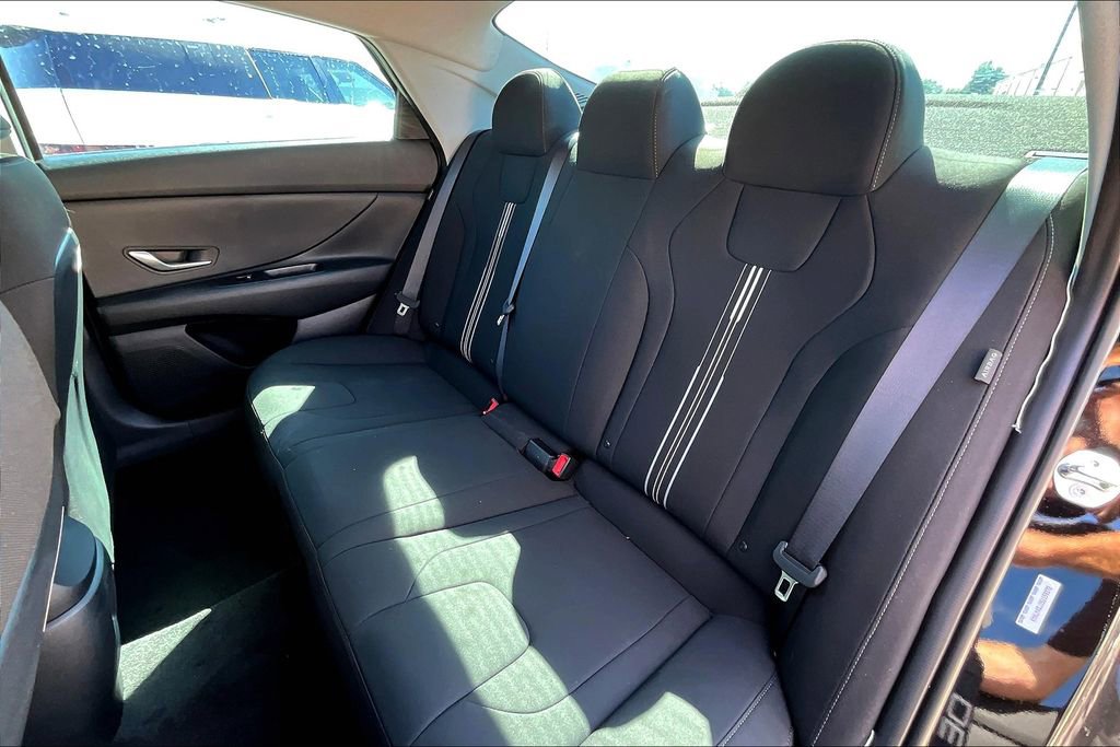 New 2025 Hyundai Elantra Blue FWD image 18