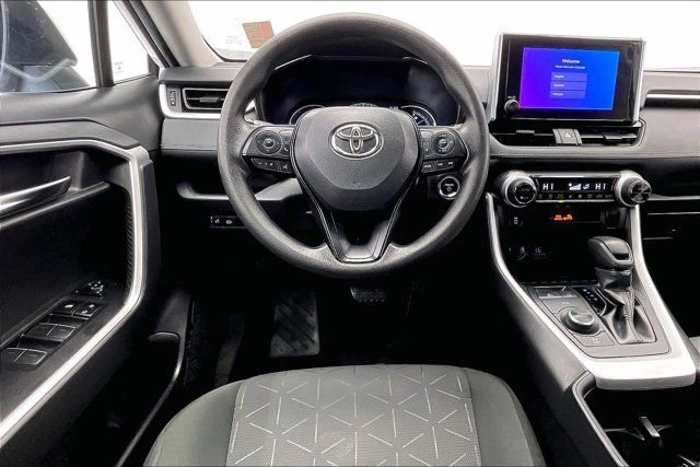 Used 2024 Toyota RAV4 XLE AWD/4WD image 4