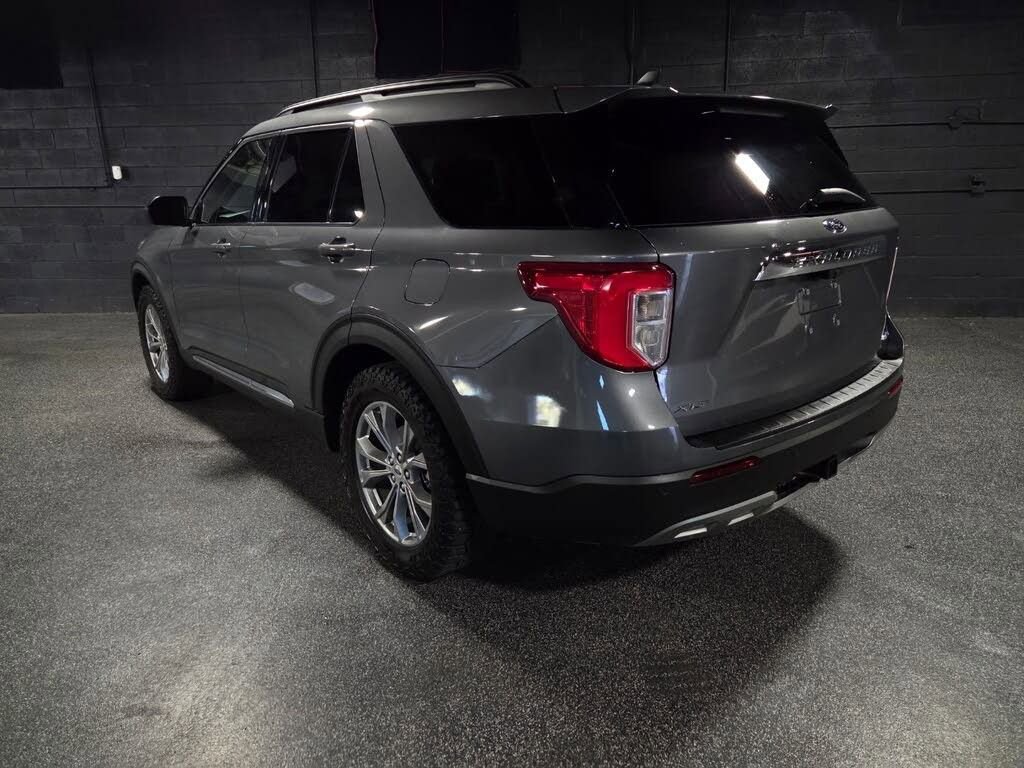 Used 2022 Ford Explorer XLT w/ Equipment Group 202A image 3