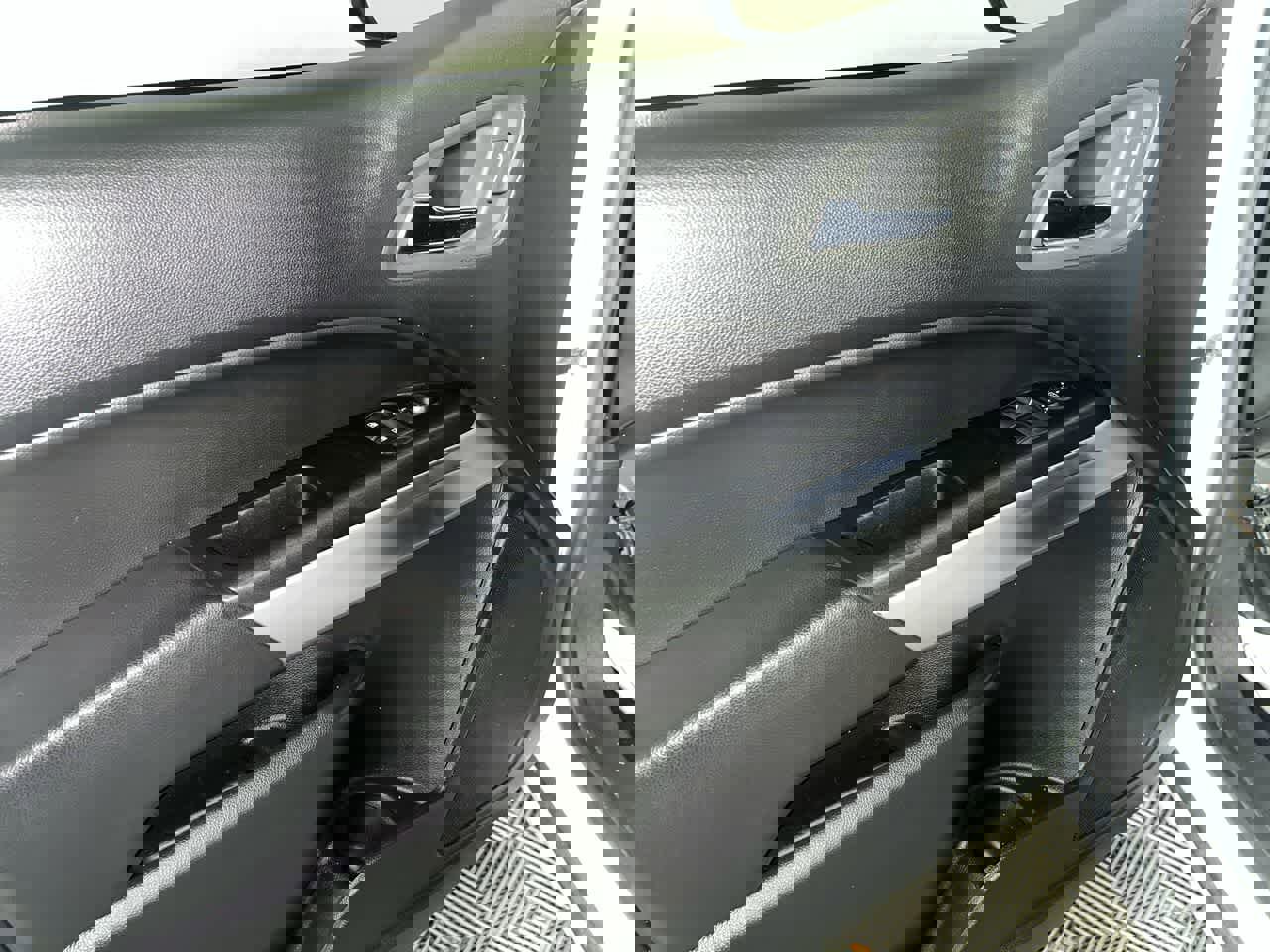 Used 2022 Chevrolet Colorado LT w/ Fleet Safety Package image 13