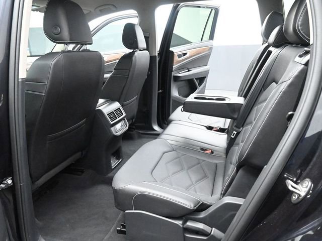 Used 2025 Volkswagen Atlas SE AWD/4WD image 25