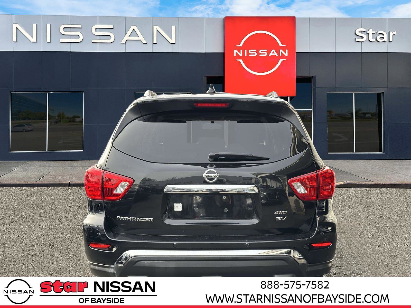 Used 2019 Nissan Pathfinder SV image 4