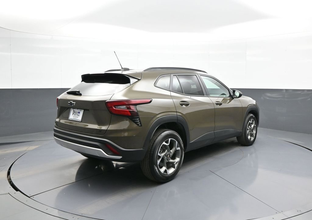 Used 2024 Chevrolet Trax LT w/ Driver Confidence Package image 6