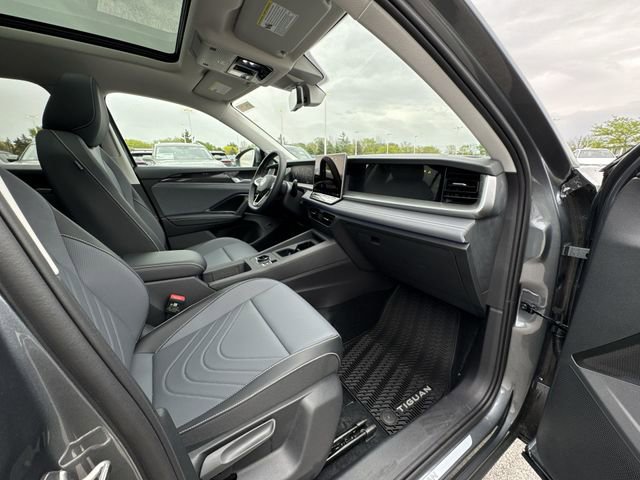 New 2026 Volkswagen Tiguan SE FWD image 29