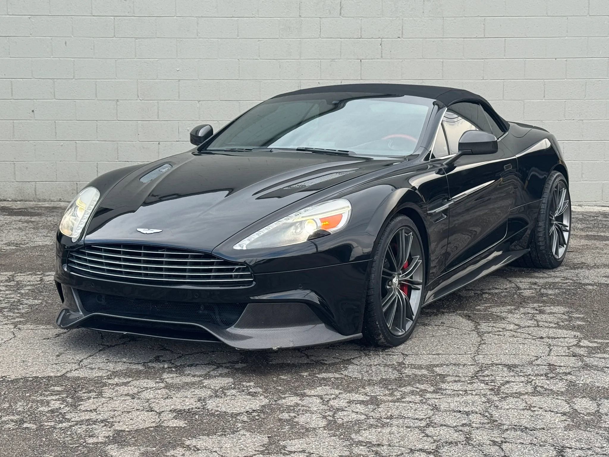Used 2014 Aston Martin Vanquish Volante RWD image 2