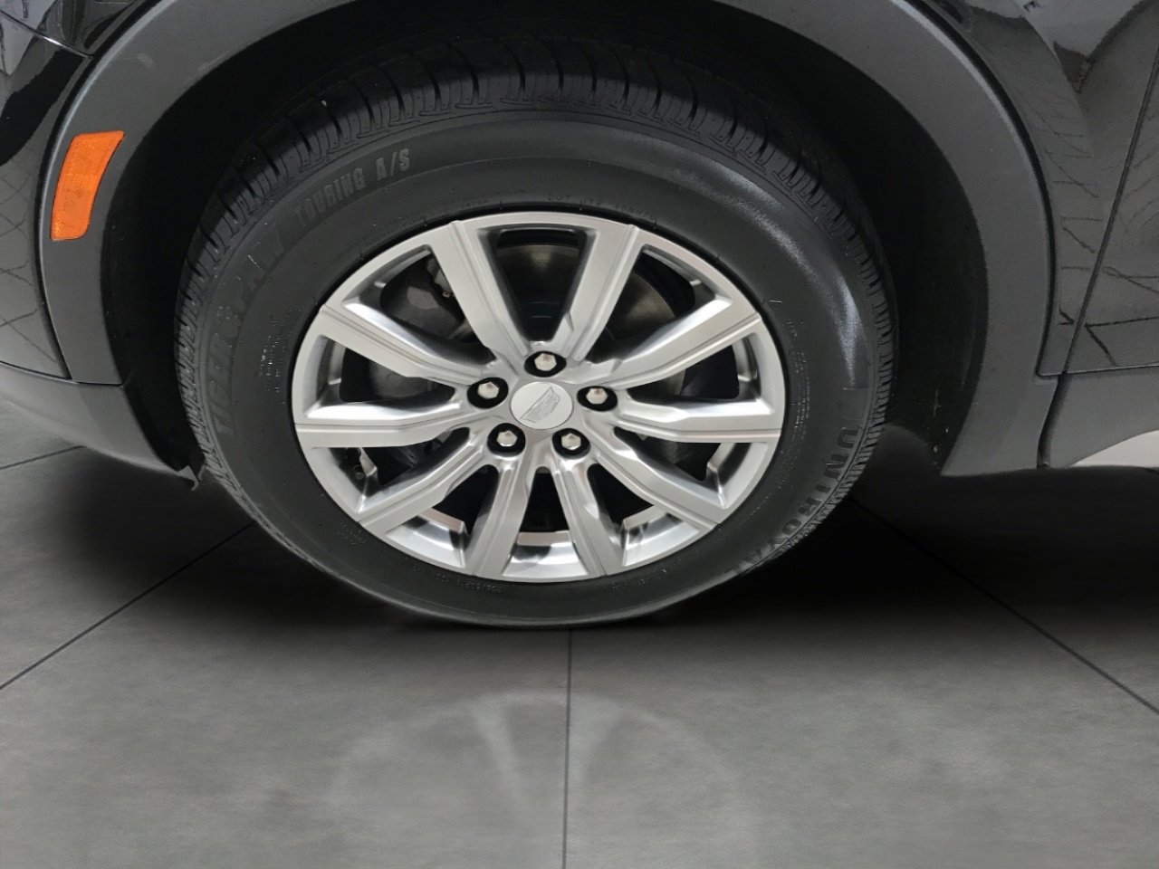 Used 2020 Cadillac XT4 Premium Luxury AWD/4WD image 4