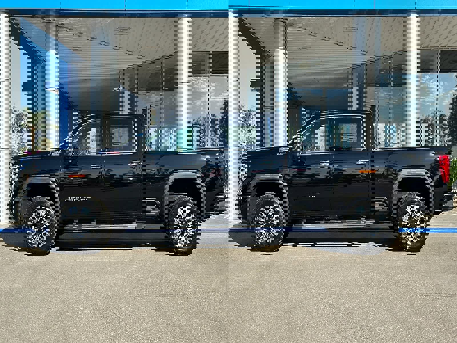 New 2026 GMC Sierra 2500 Denali w/ Technology Package image 2
