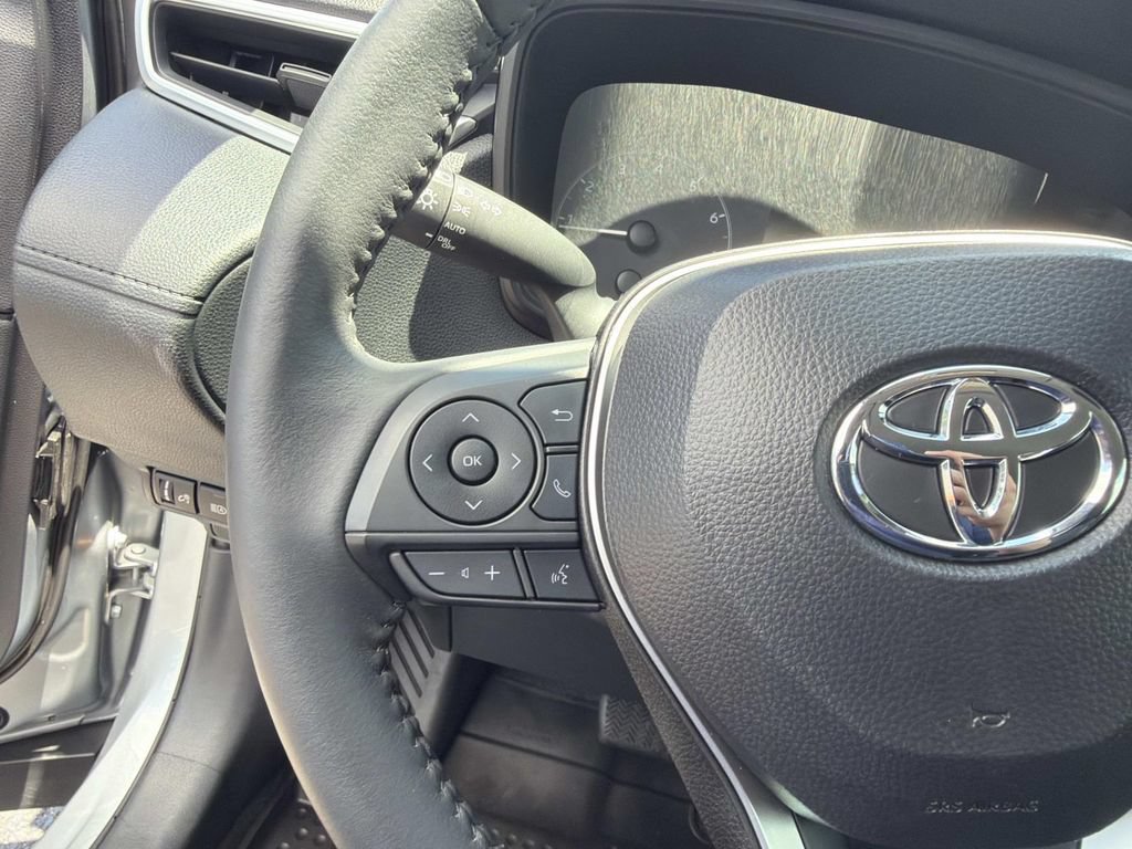 Used 2024 Toyota Corolla Cross LE FWD image 32