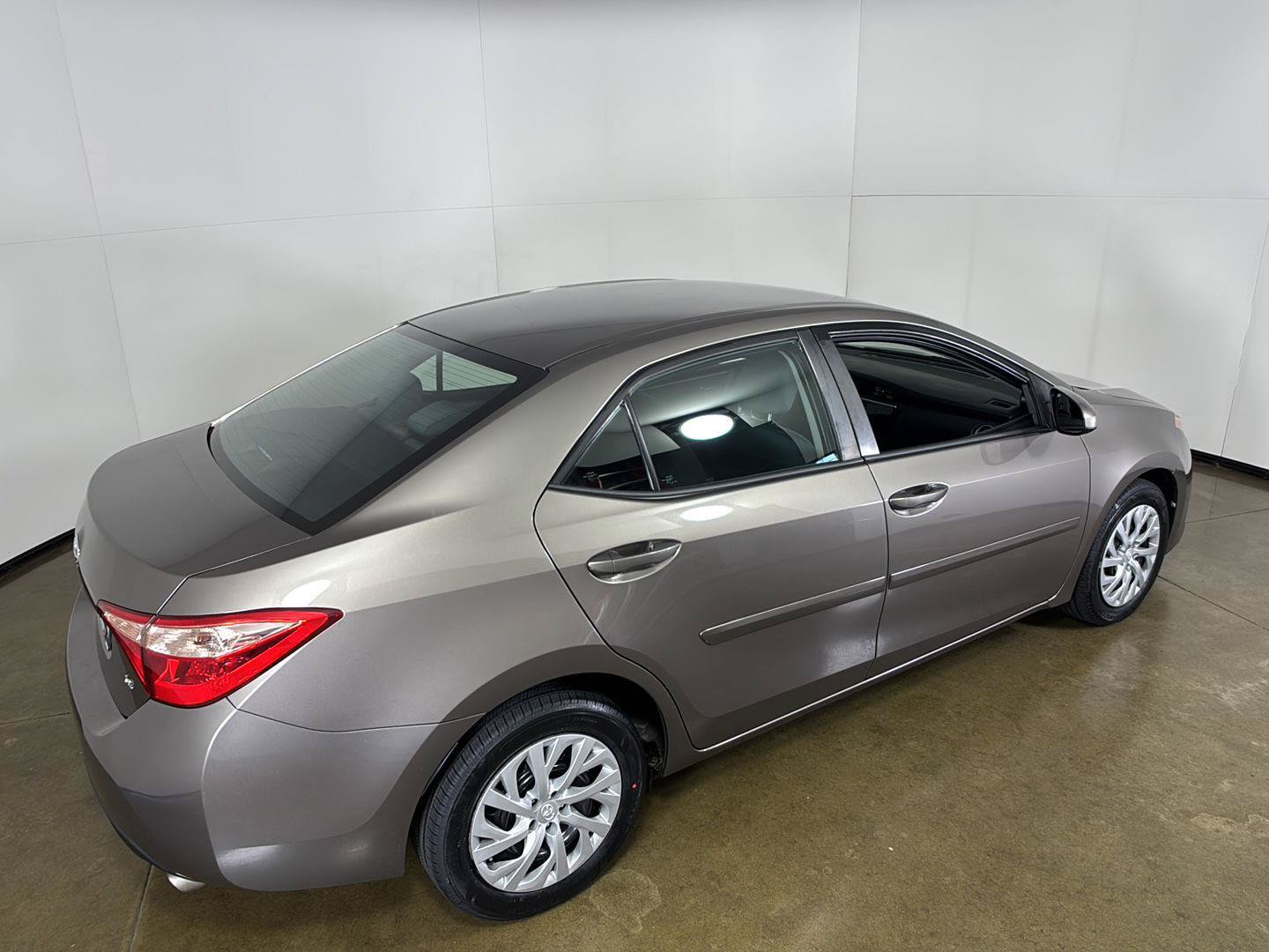 Used 2018 Toyota Corolla LE FWD image 10