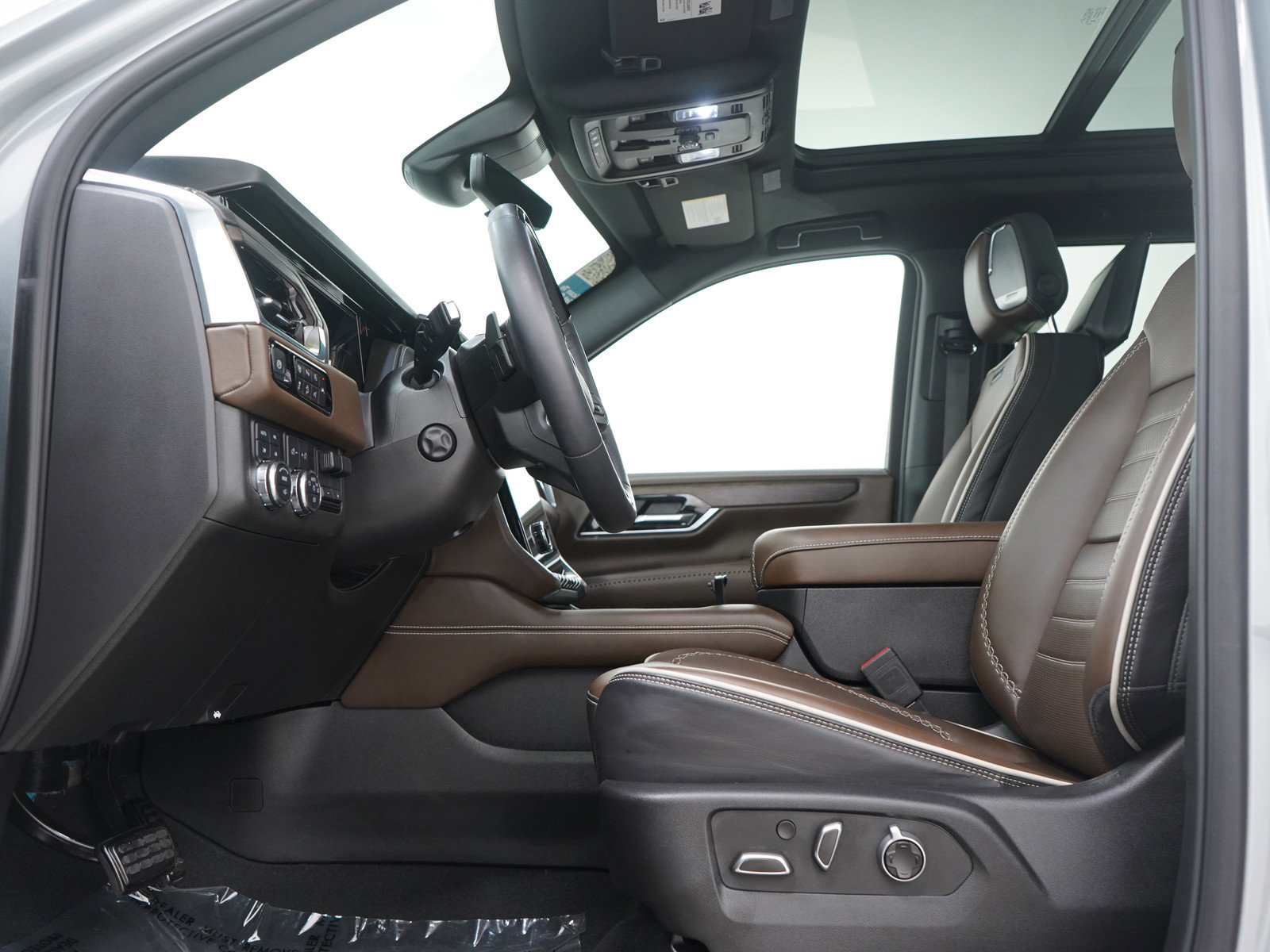 Used 2025 GMC Yukon XL Denali Ultimate w/ LPO, Floor Liner Package image 26