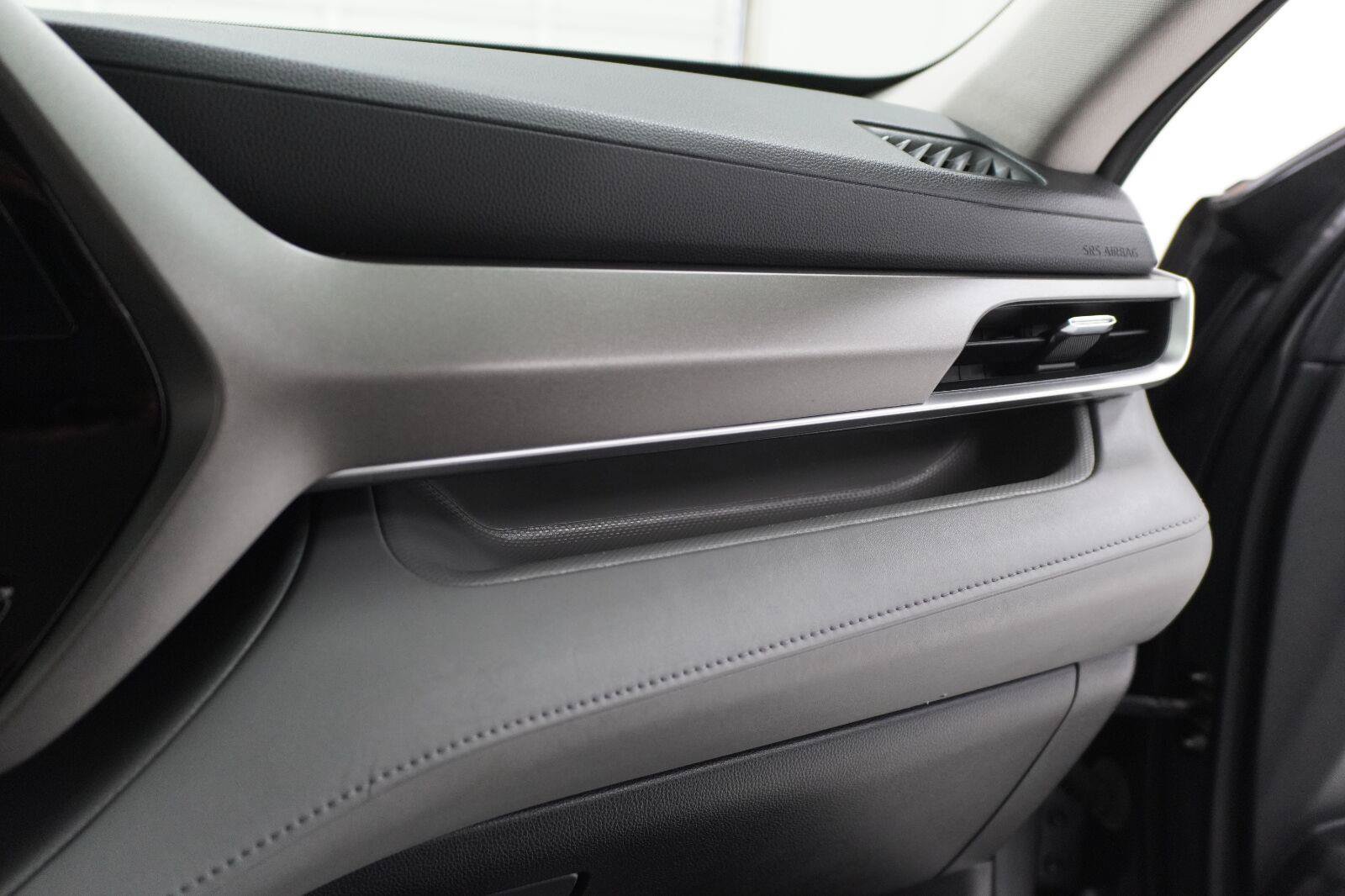 Used 2022 Toyota Highlander L FWD image 19