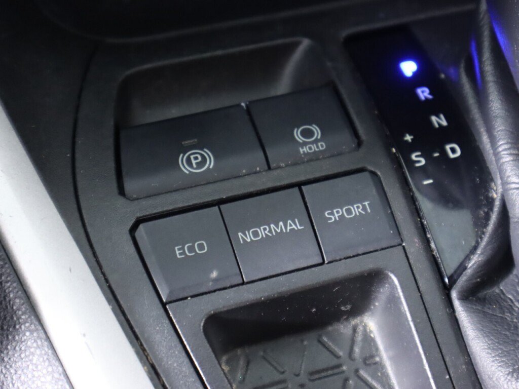 Used 2021 Toyota RAV4 LE FWD image 26