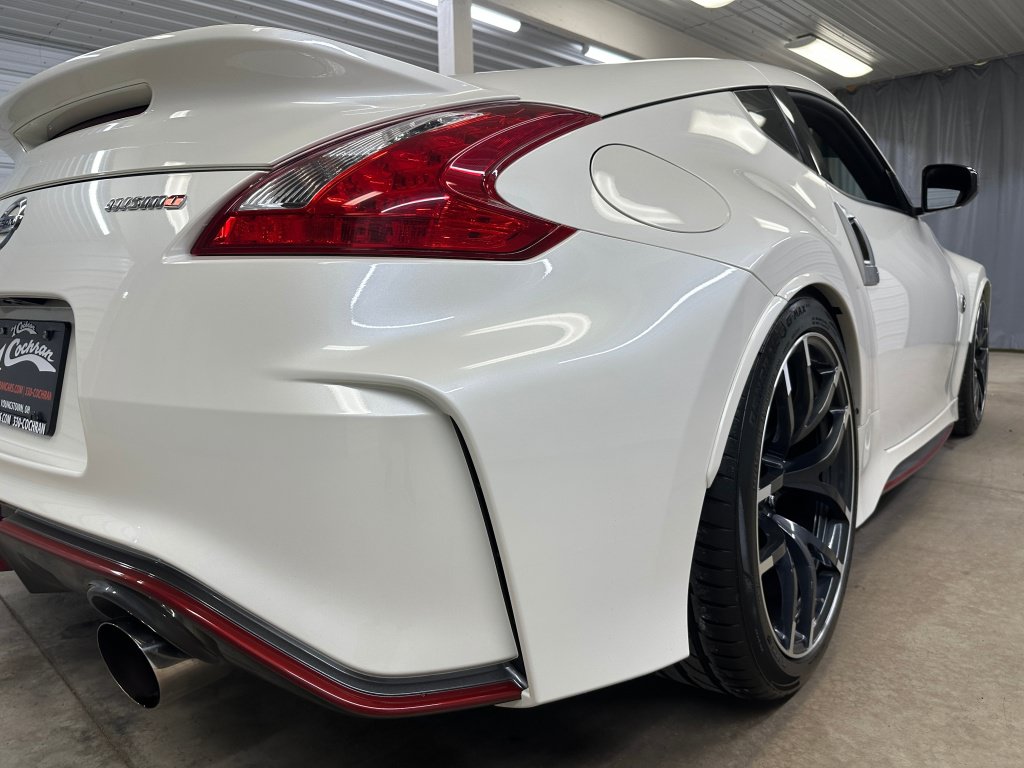 Used 2017 Nissan 370Z NISMO RWD image 18