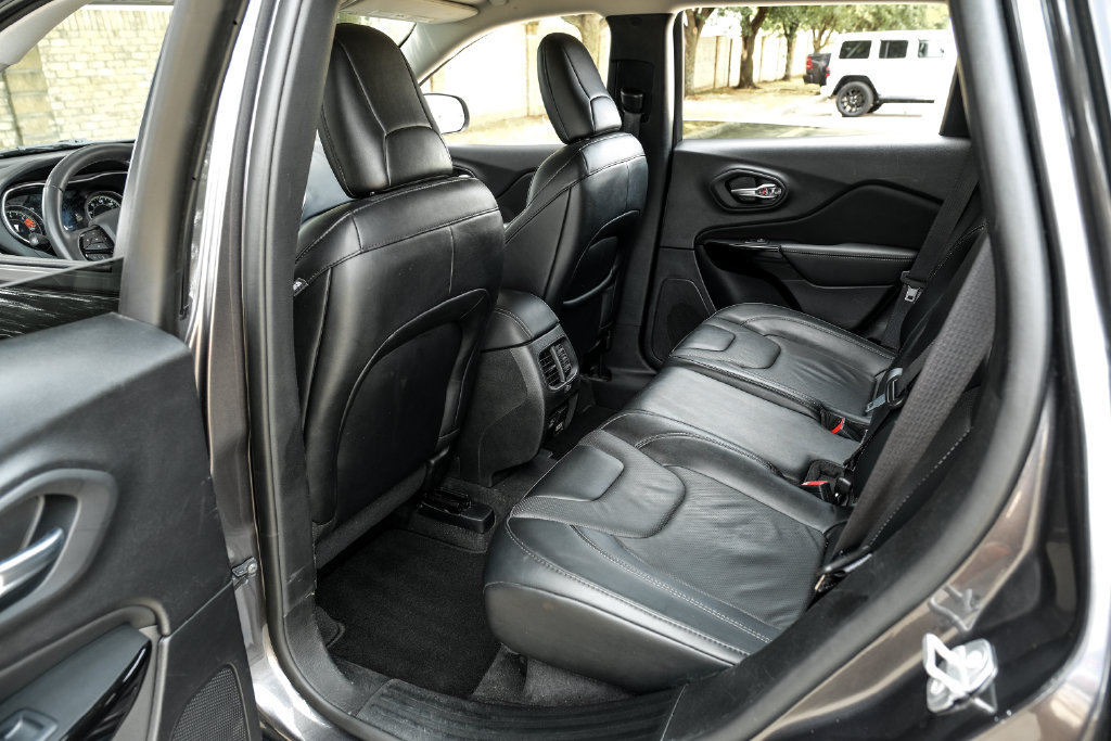 Used 2023 Jeep Cherokee Altitude Lux AWD/4WD image 51