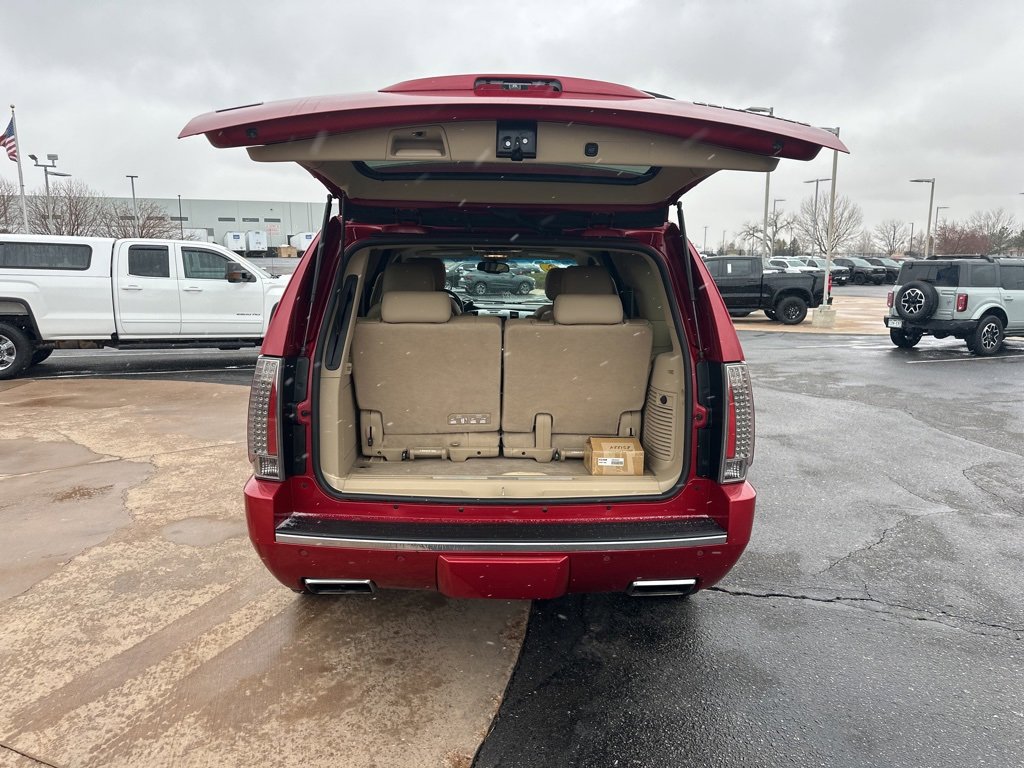 Used 2012 Cadillac Escalade Premium image 26