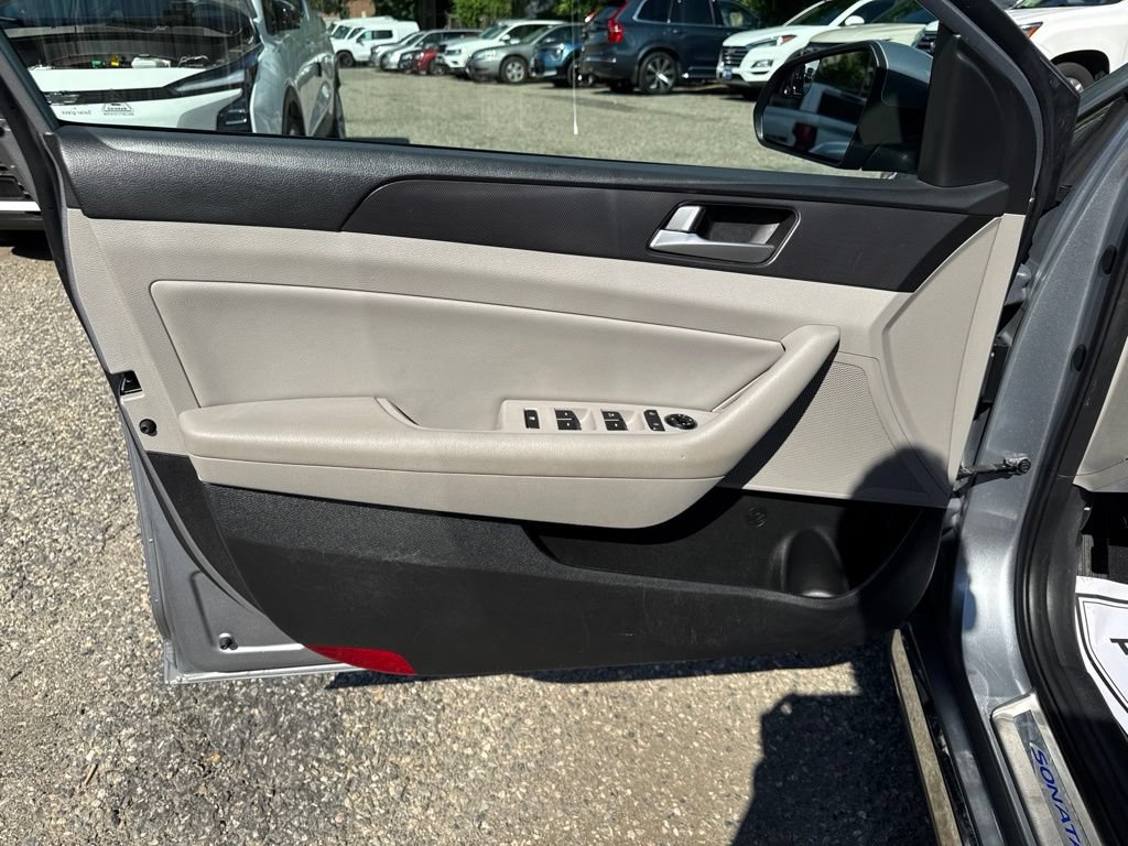 Used 2017 Hyundai Sonata Sport w/ Value Edition Package 02 FWD image 12