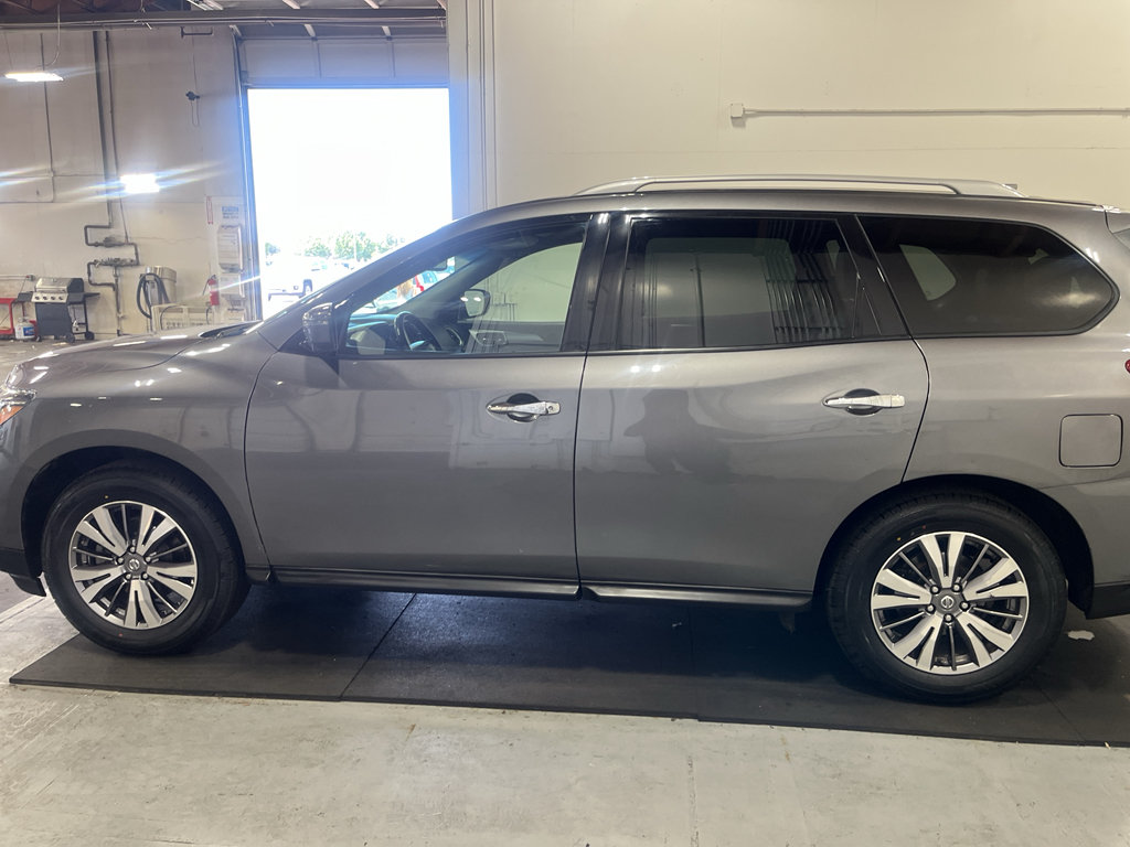 Used 2019 Nissan Pathfinder SL FWD image 11