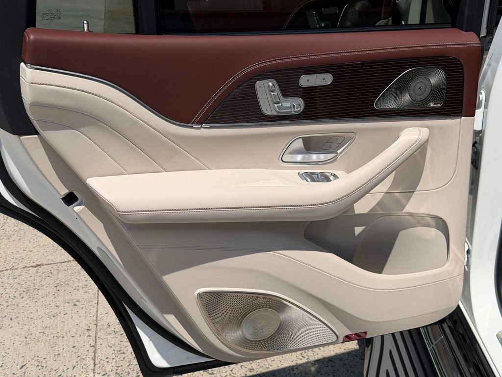 Used 2023 Mercedes-Benz Maybach GLS 600 4MATIC image 43