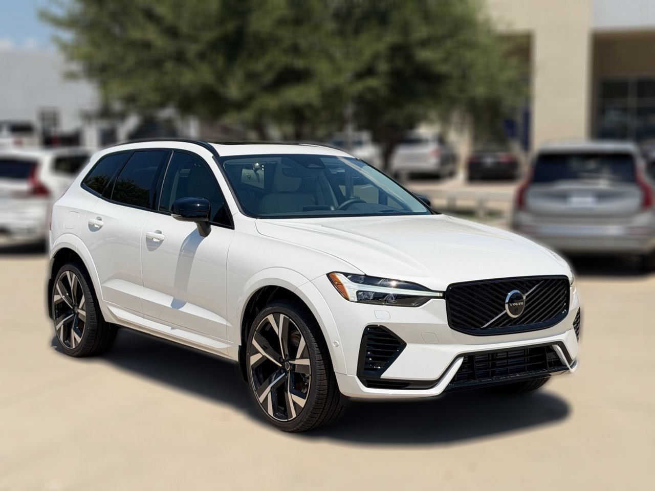 New 2026 Volvo XC60 T8 Ultra w/ Protection Package Premier AWD/4WD image 4