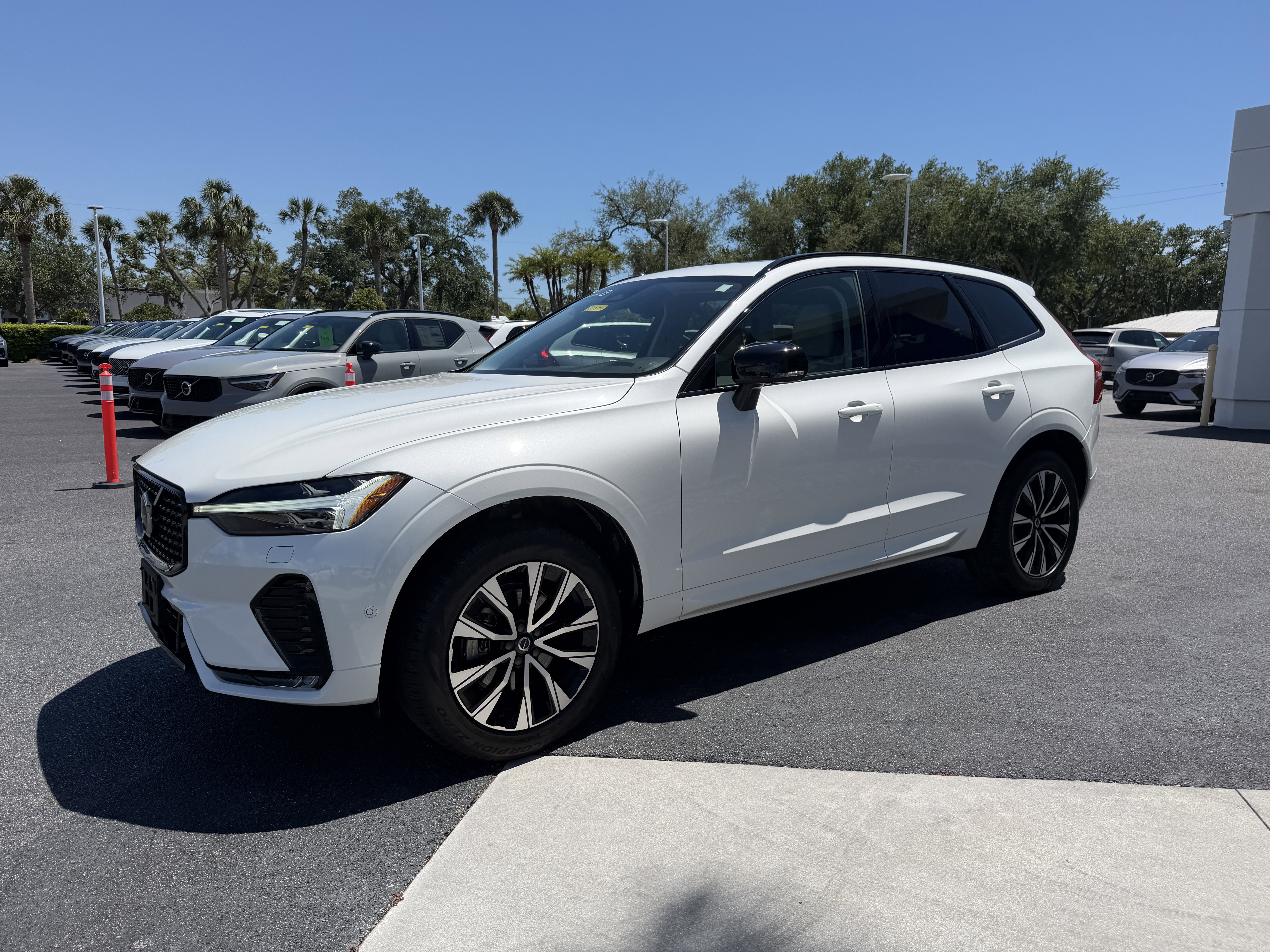 Certified 2024 Volvo XC60 B5 Plus w/ Climate Package AWD/4WD image 6