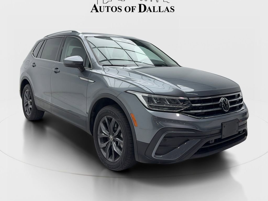 Used 2023 Volkswagen Tiguan SE w/ Panoramic Sunroof Package FWD image 2